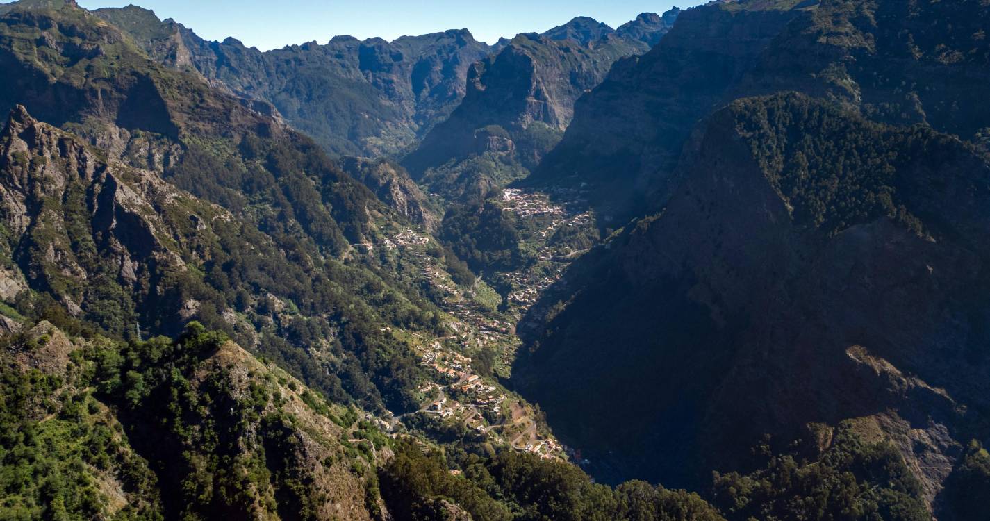 Clube de Campismo realiza caminhada entre o Jardim da Serra e o Curral das Freiras