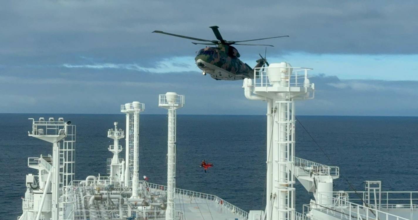 Marinha coordena resgate de homem a bordo de navio-tanque ao largo dos Açores
