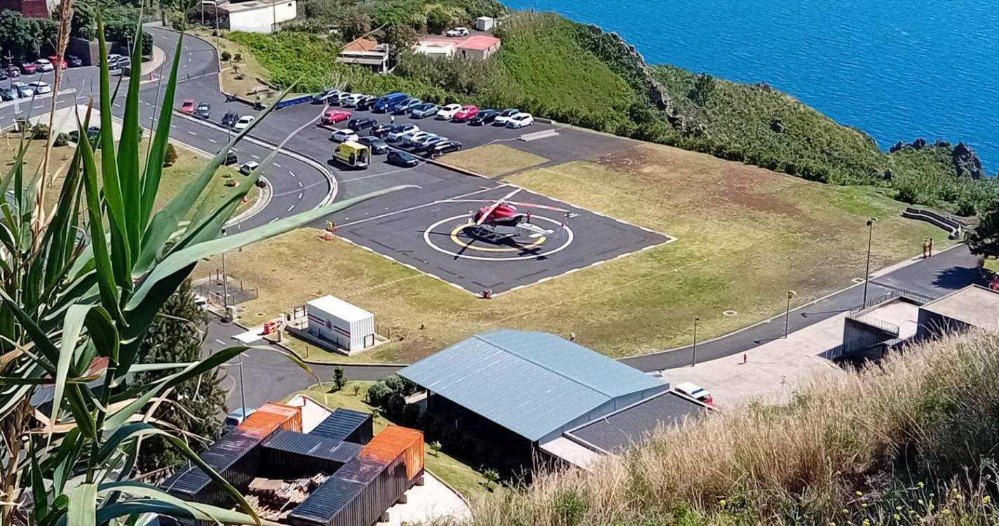 Turista ferido no Pico do Areeiro já foi resgatado pelo helicóptero (com vídeo)
