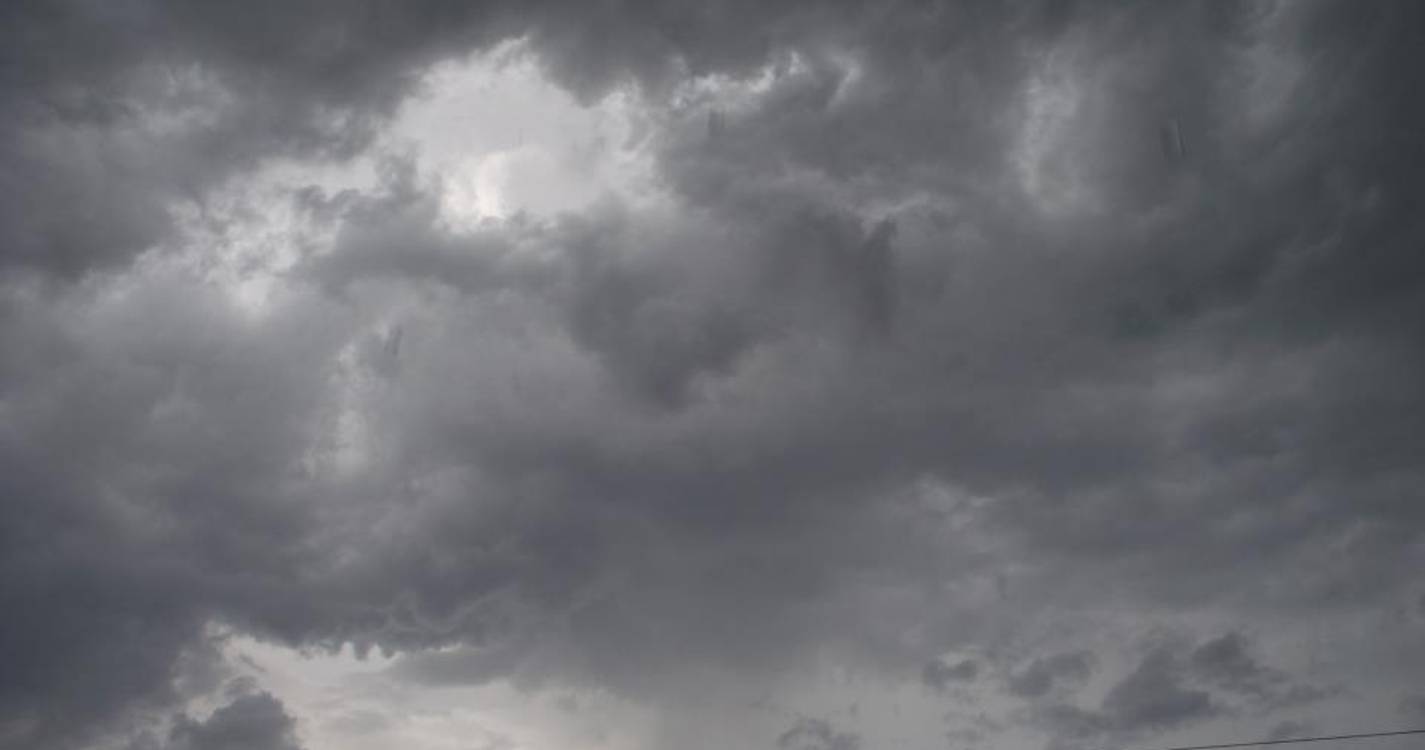 Meteorologia prevê céu muito nublado e aguaceiros a norte