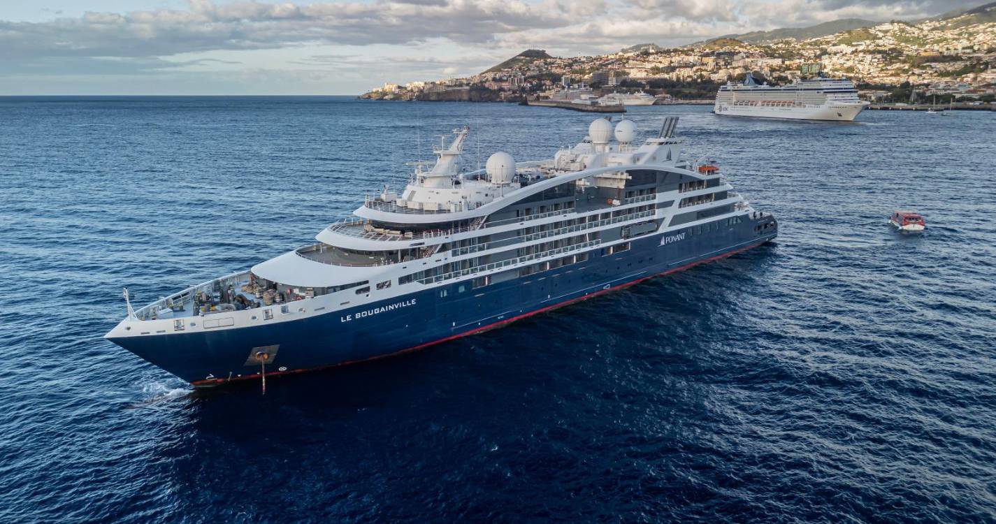 Funchal hoje com quatro navios de cruzeiro e um veleiro num total de 7.271 pessoas