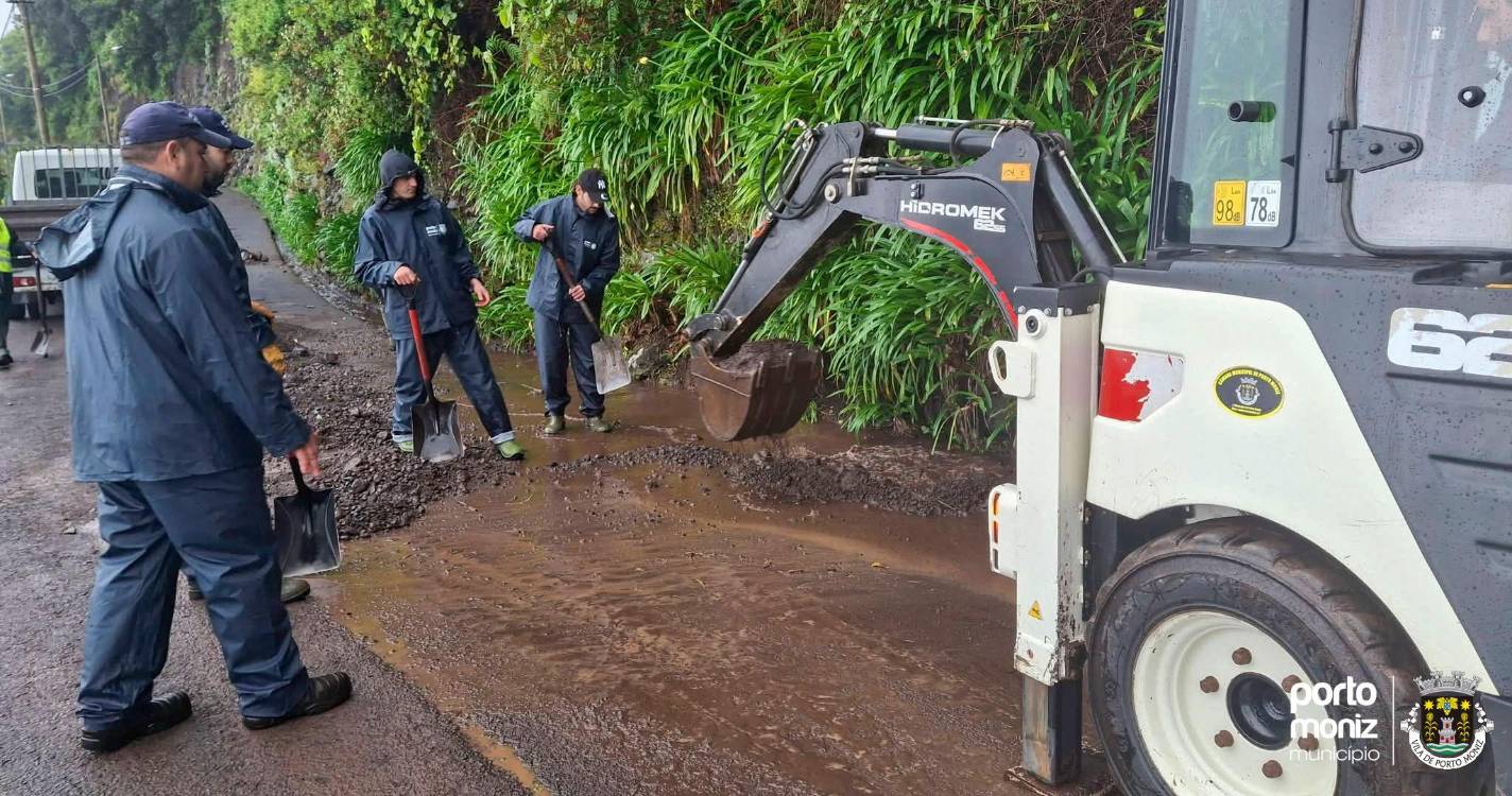 Mau tempo provocou derrocadas e quedas de pedras no concelho do Porto Moniz (com fotos)