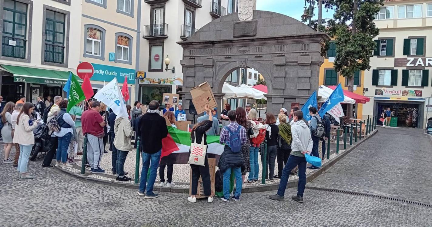 Manifestação contra a guerra no centro do Funchal