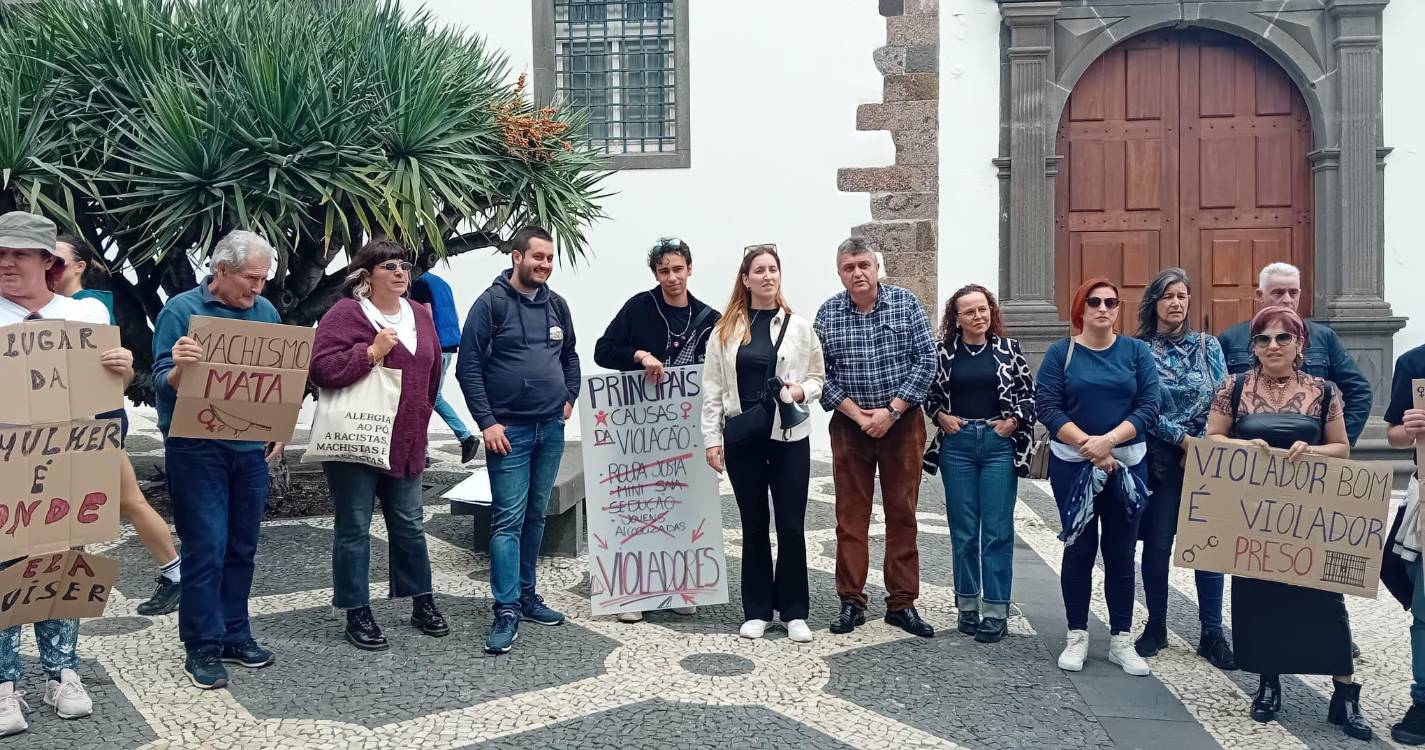 Manifestantes no Funchal mostram-se indignados contra violação de jovem por influencers
