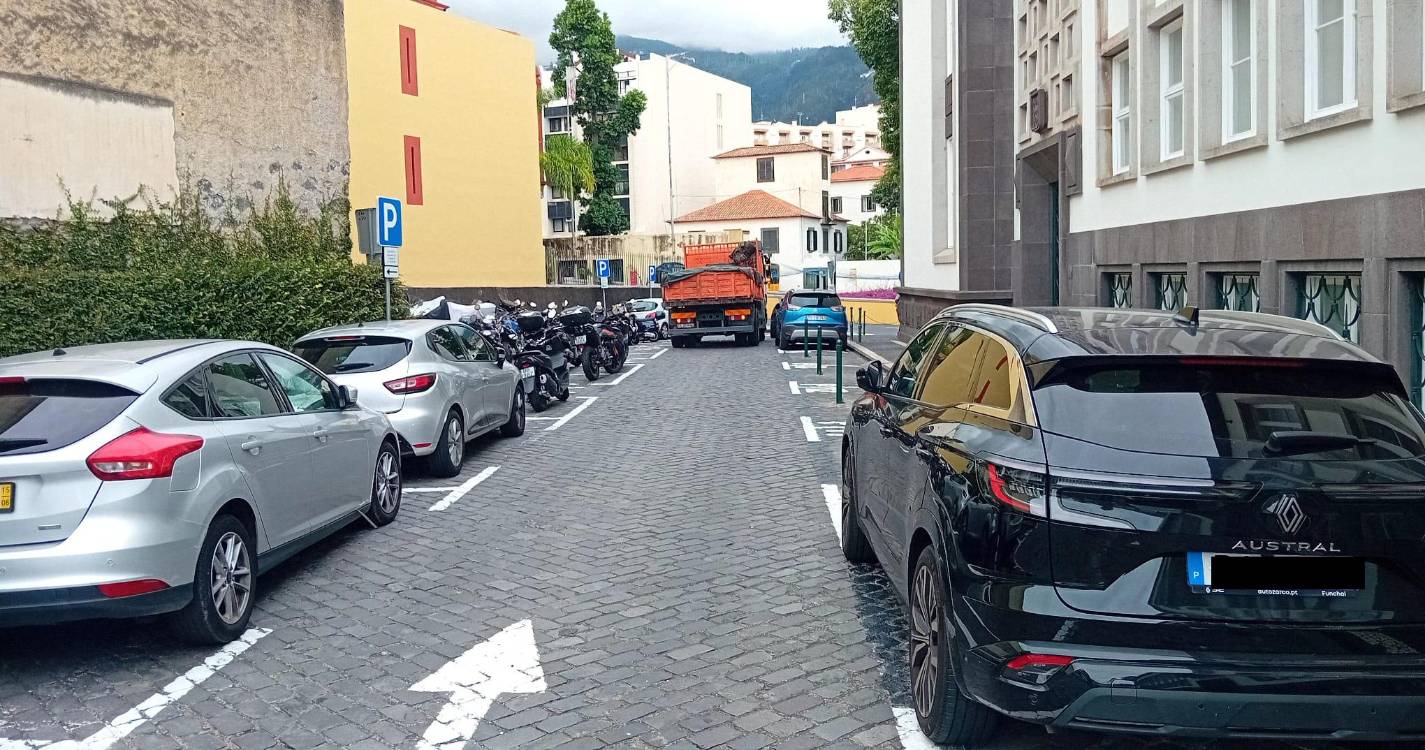 Rua fechada devido a viatura pesada