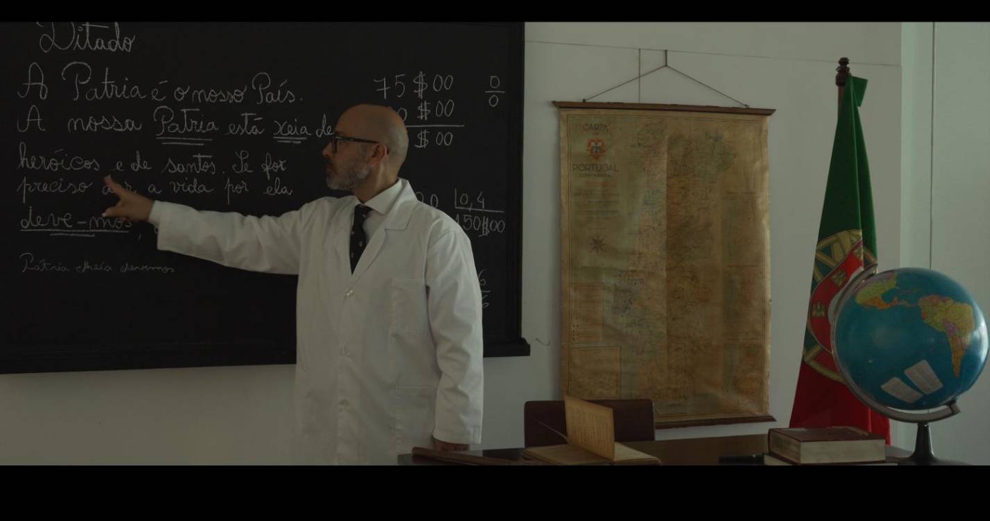 Curta-metragem realizada por alunos e professores da EB23 Caniço celebra os 50 anos da revolução do 25 de Abril