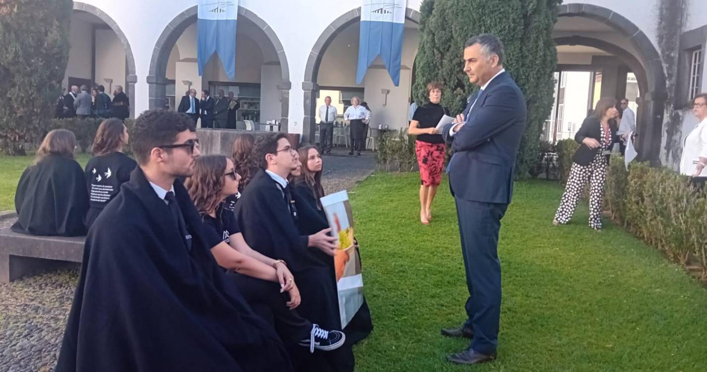 Estudantes em manifestação pacífica por melhores condições