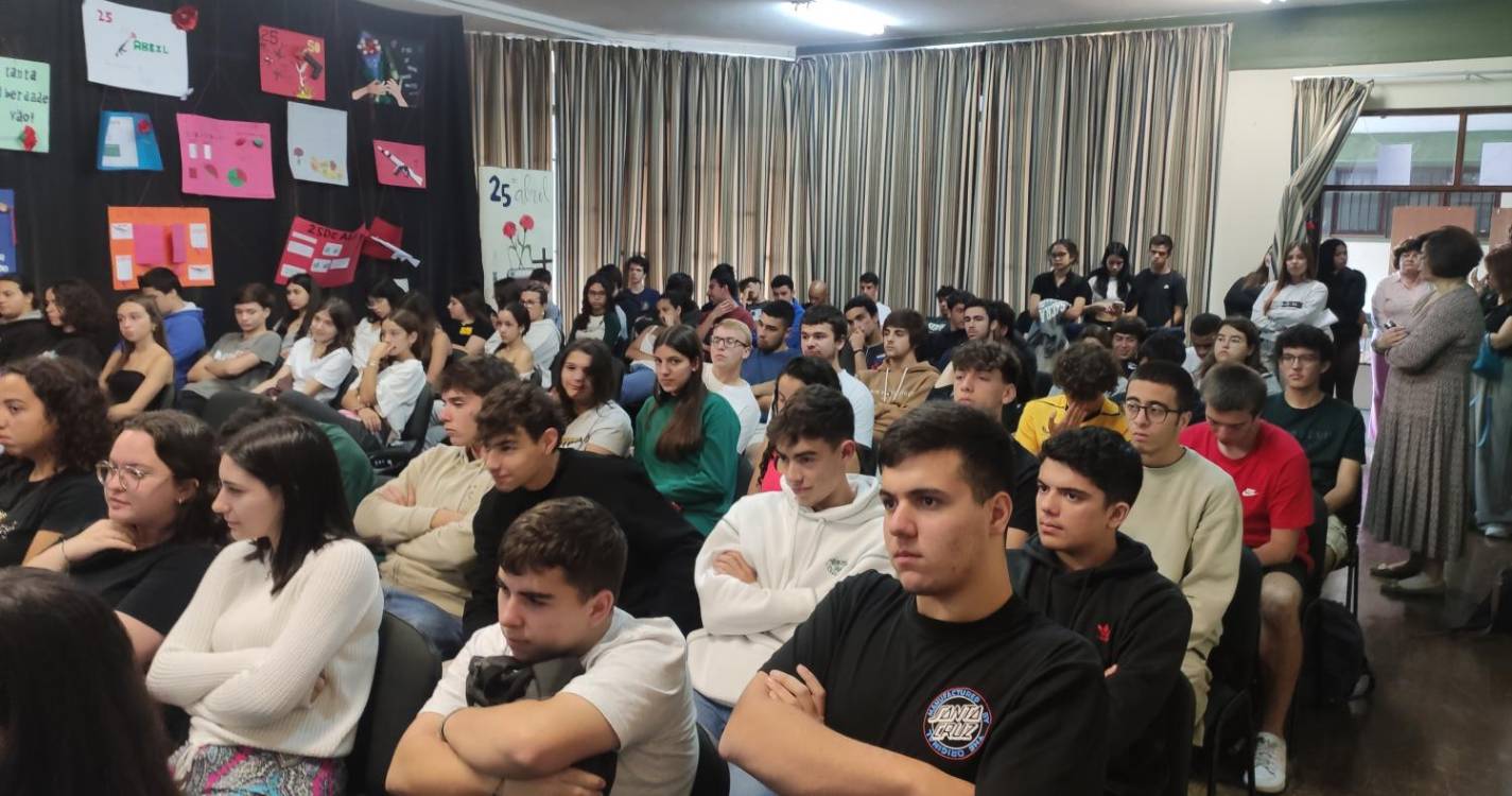 Escola da Levada assinala dia da Europa com palestra