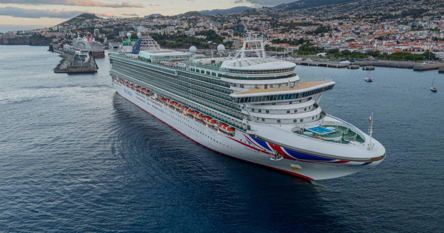 ‘Ventura’ e ‘Queen Anne’ embelezam porto do Funchal (com fotos)