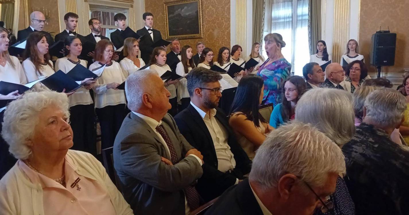 Momento musical dirigido por Zélia Gomes marca cerimónia do 10 de junho
