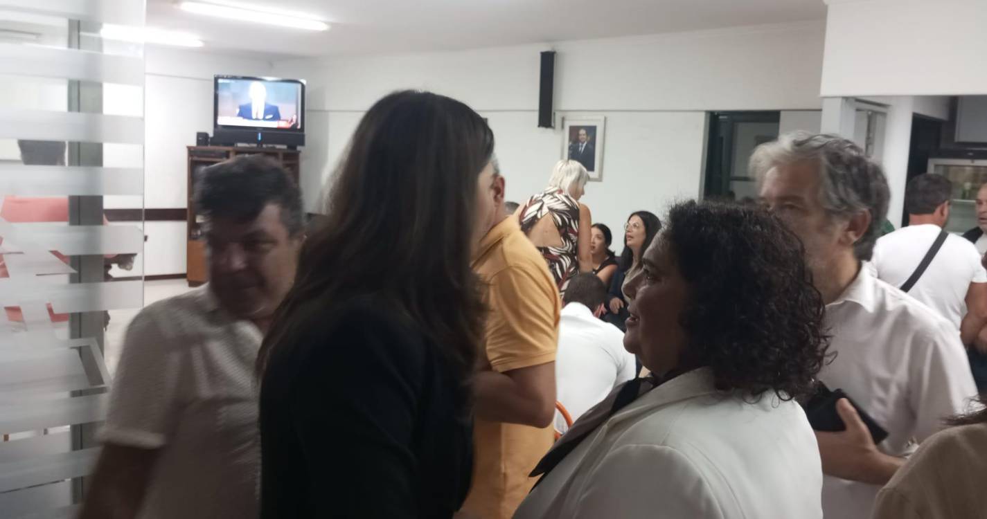 Sala cheia aguarda discurso da vitória de Celso Bettencourt