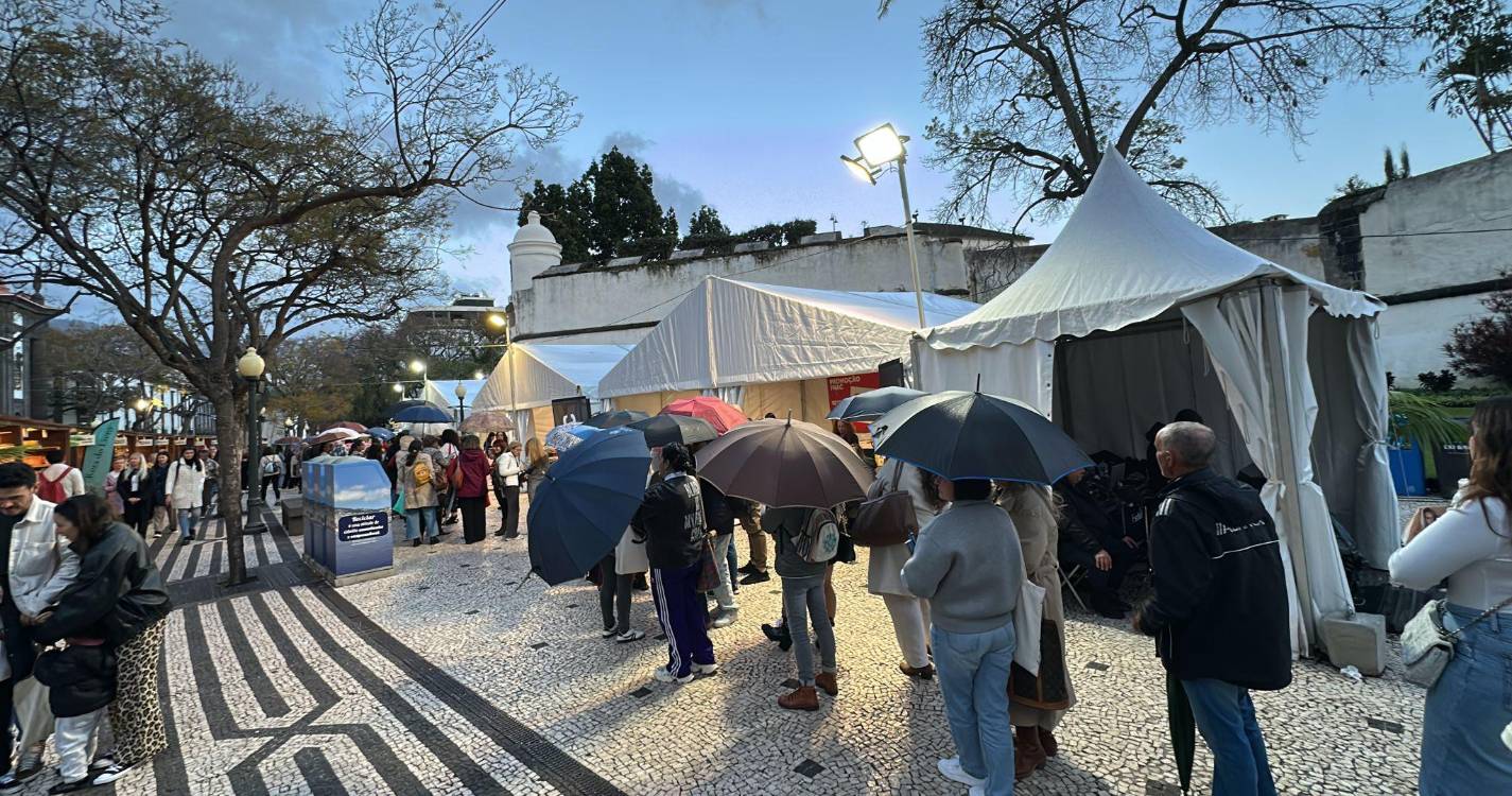 Grande afluência de admiradores de Pedro Chagas Freitas