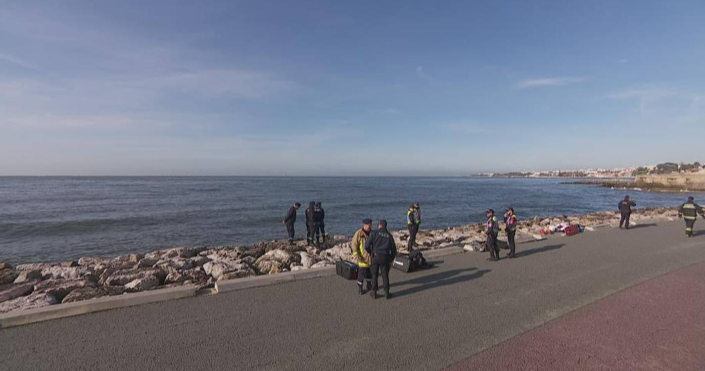 Veículo ligeiro despista-se e cai ao rio em Caxias