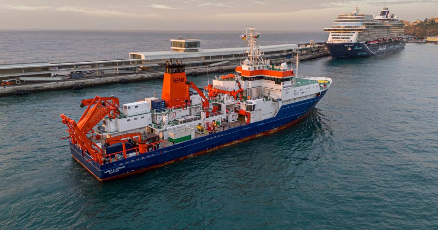 Navio oceanográfico alemão ‘pinta’ pela primeira vez paisagem da baía funchalense