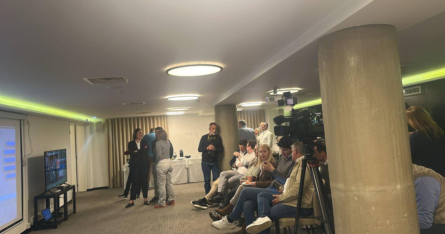 Aplausos no IL após eleição de Gonçalo Camelo