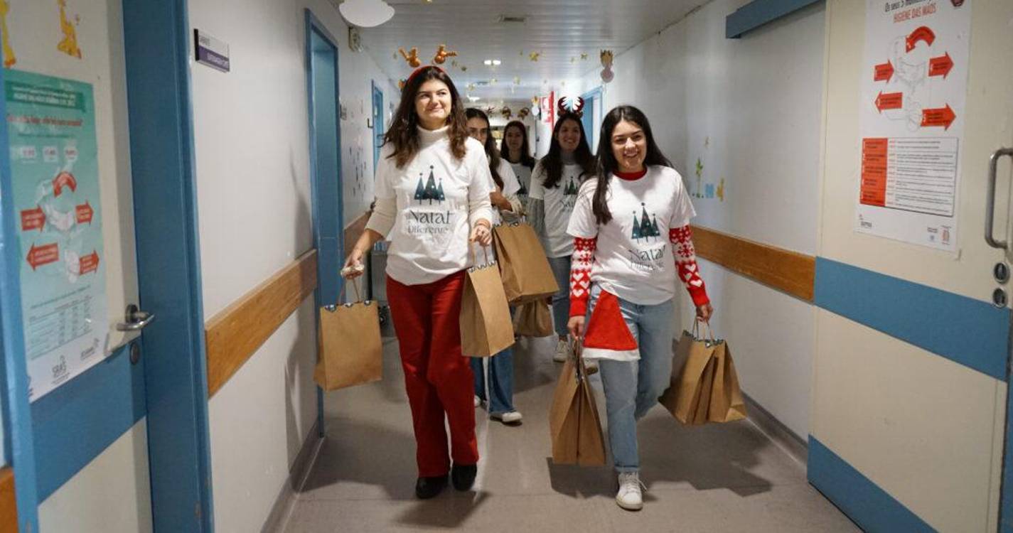 Nacional distribuiu prendas de Natal por crianças hospitalizadas
