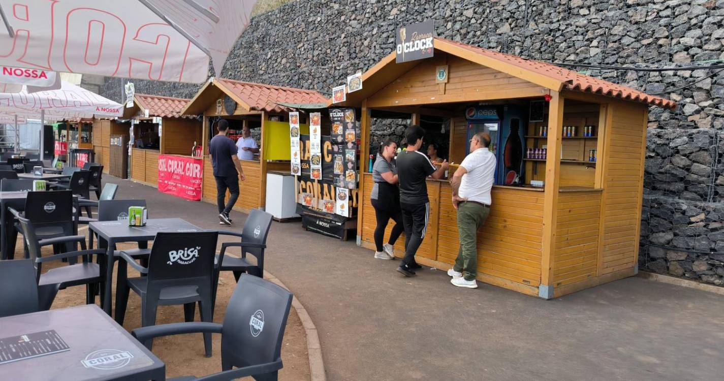 Festa da Cerveja, Doses e Petiscos até domingo na Ribeira Brava (com fotos)