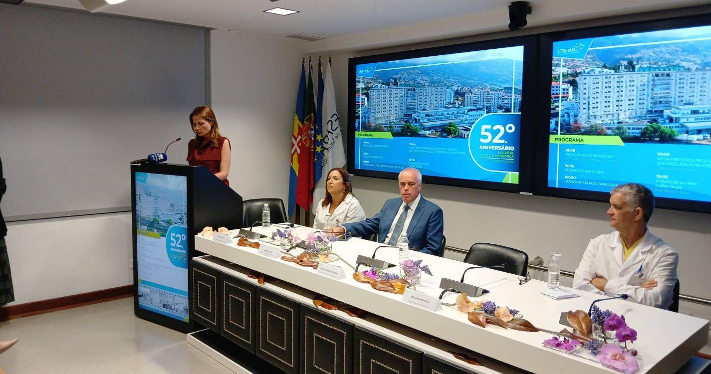 Mais de 30 profissionais distinguidos em cerimónia que assinala 52 anos do Hospital Nélio Mendonça