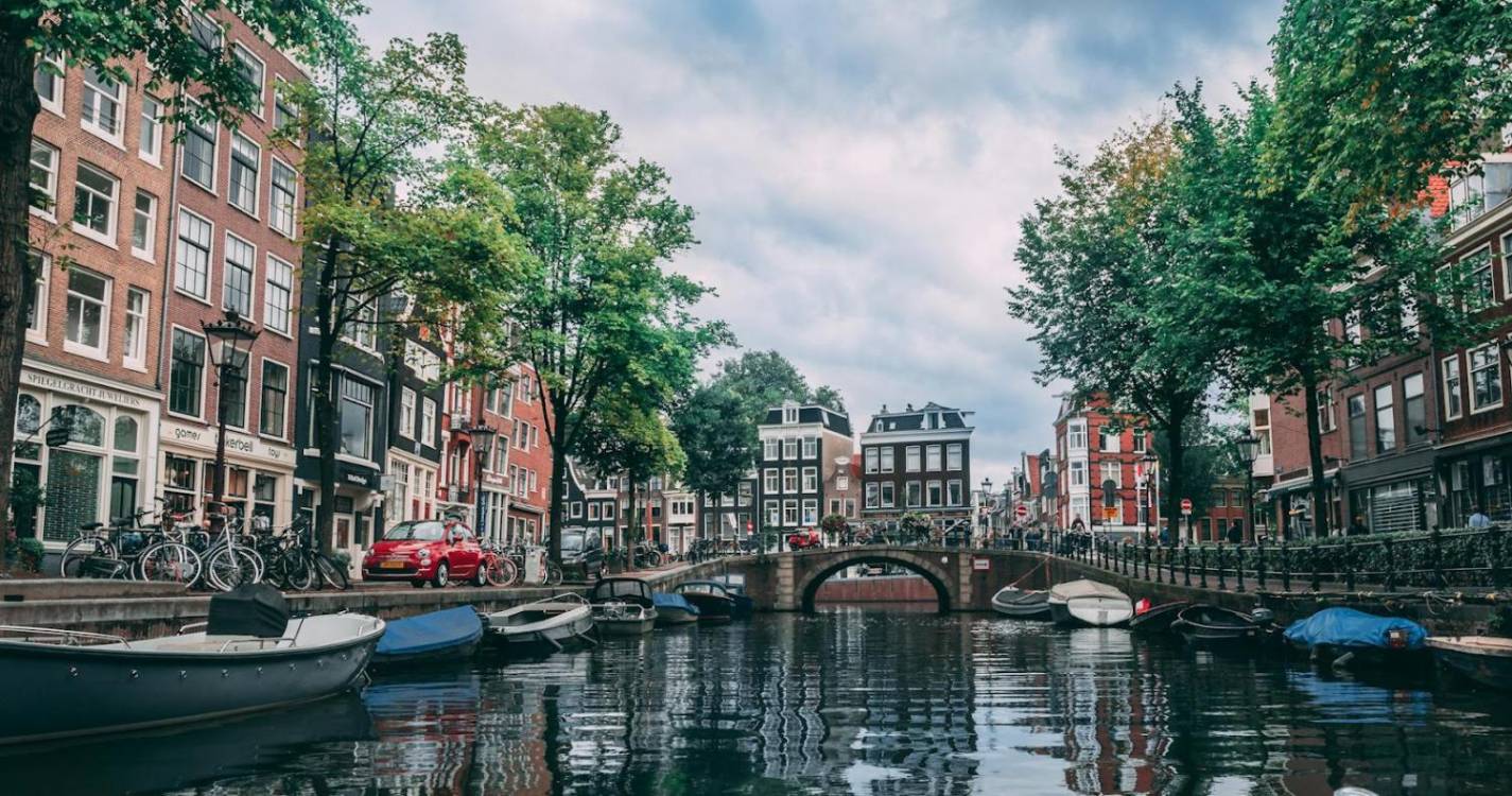 Como Encontrar Emprego no Exterior com Alojamento na UE