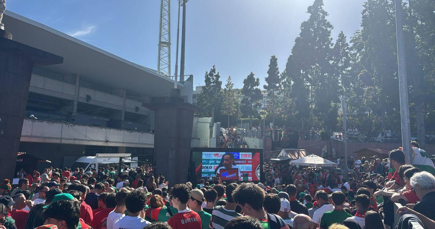 Multidão verde rubra aguarda o início do jogo que pode levar o Marítimo à primeira