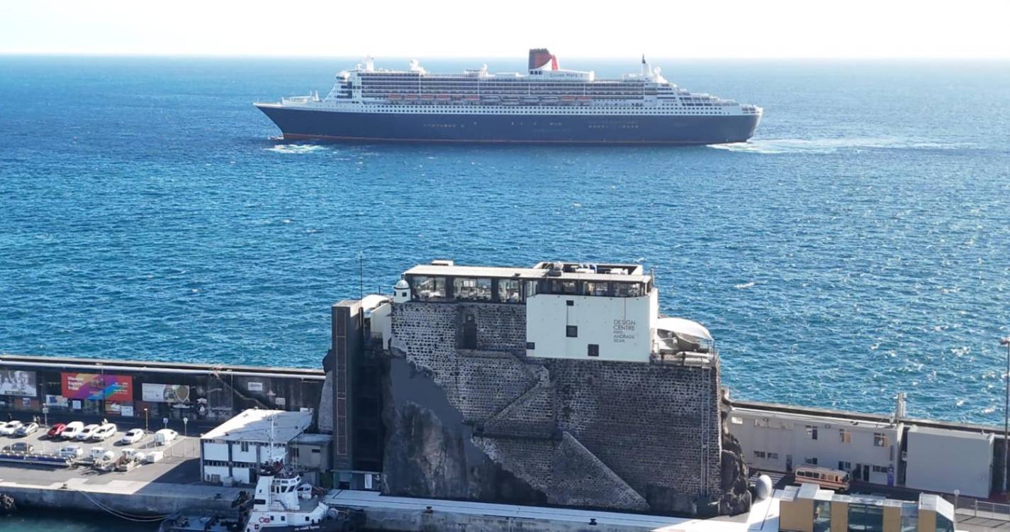 Doente desembarcou do ‘Queen Mary 2’ junto aos catamarans