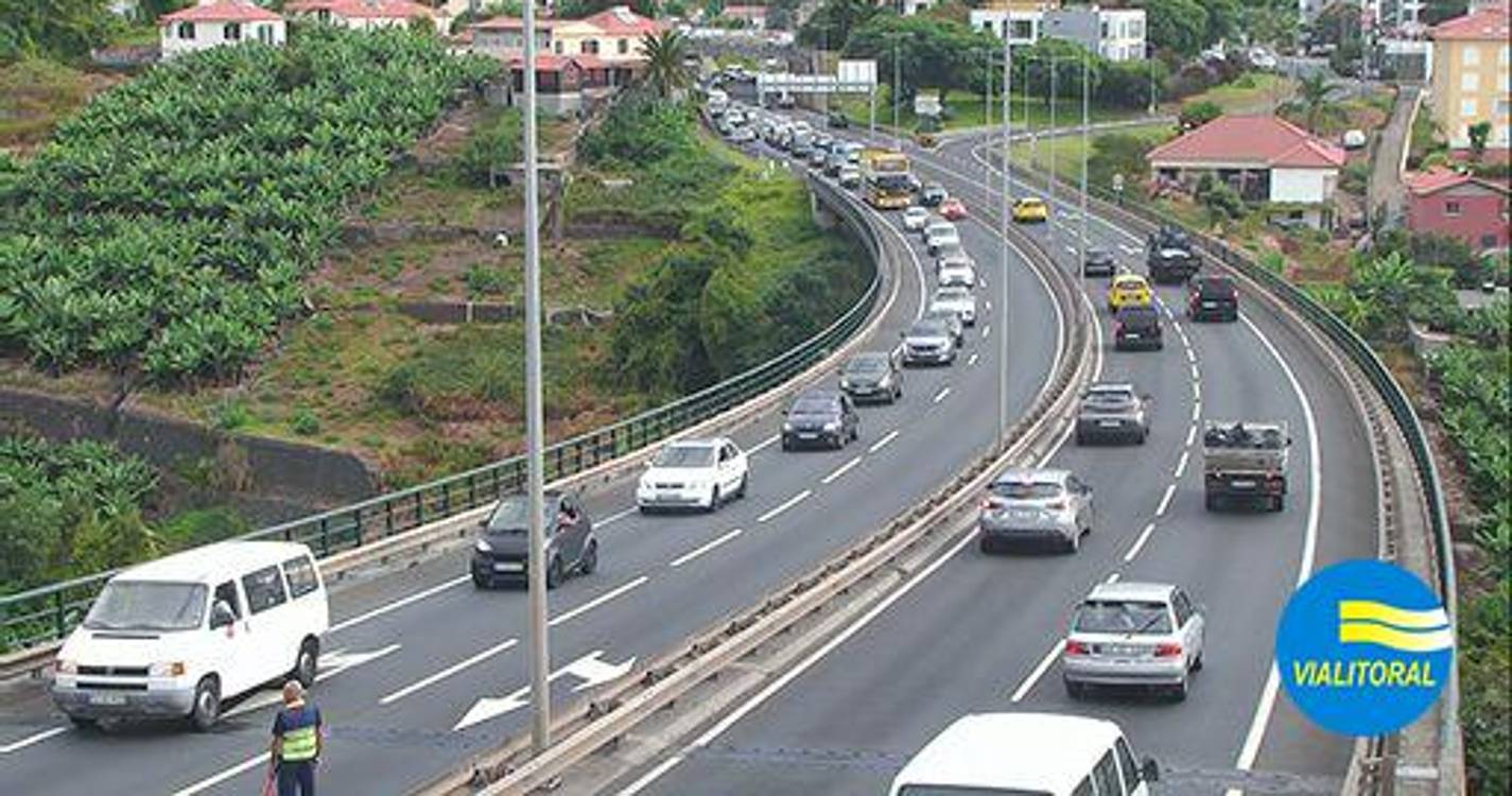 Acidente na via rápida provoca pelo menos um ferido e condiciona 5 km de trânsito