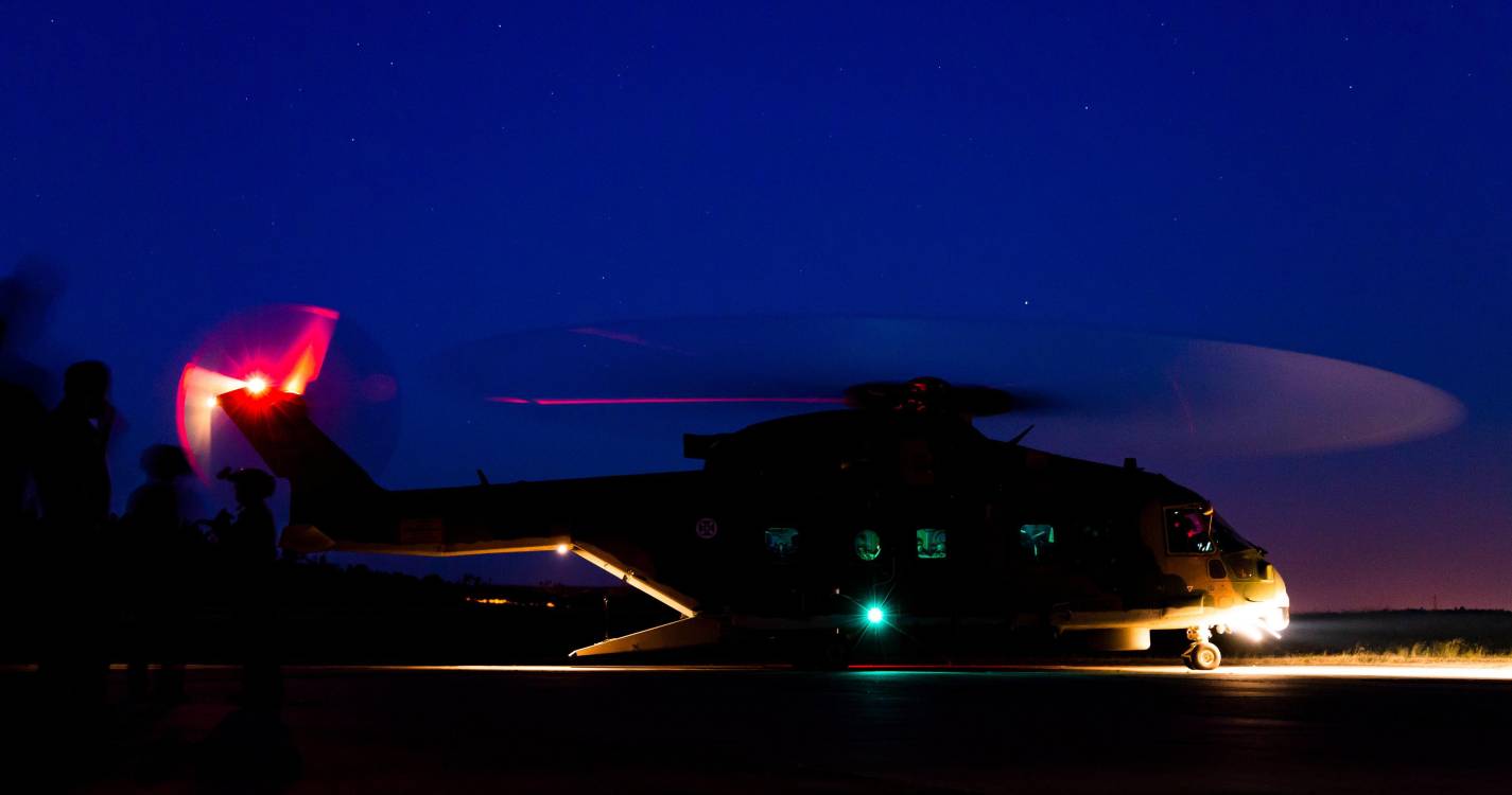 Helicóptero da Força Aérea transporta doente do Porto Santo para a Madeira