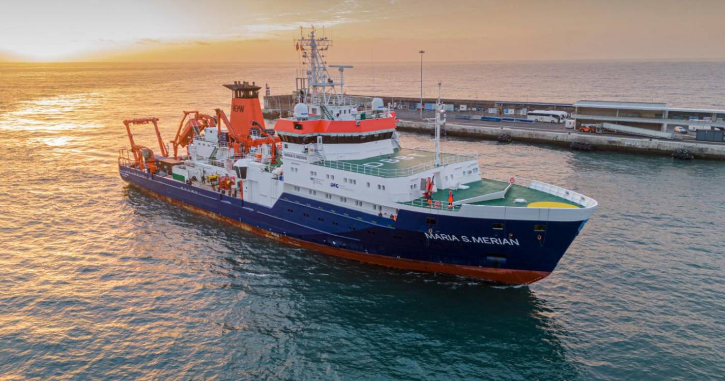 Navio oceanográfico alemão ‘pinta’ pela primeira vez paisagem da baía funchalense