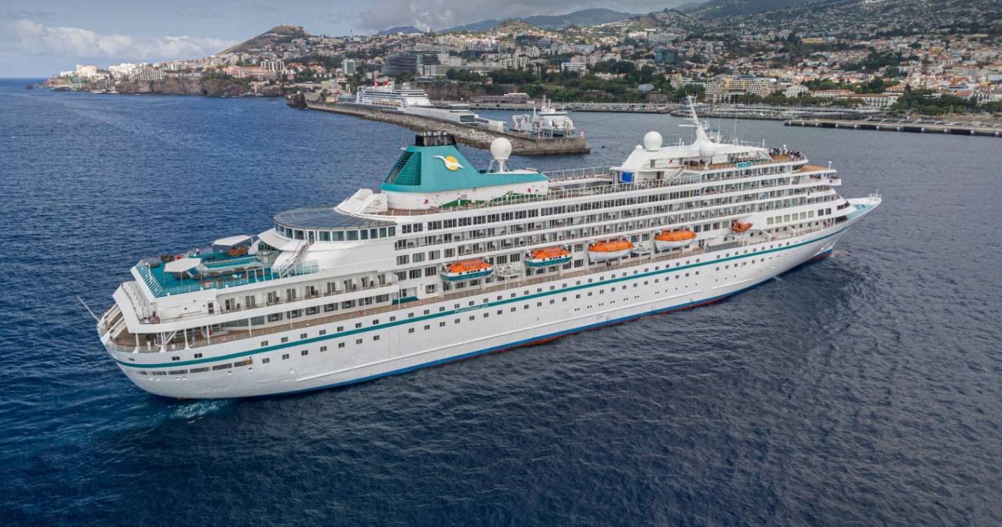 Amera junta-se ao Borealis no Porto do Funchal