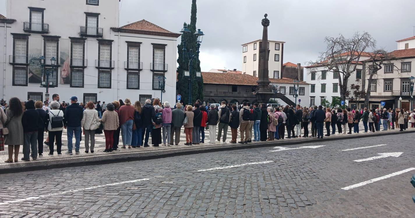 Mais de uma centena de mãos dadas contra o cancro (com fotos)