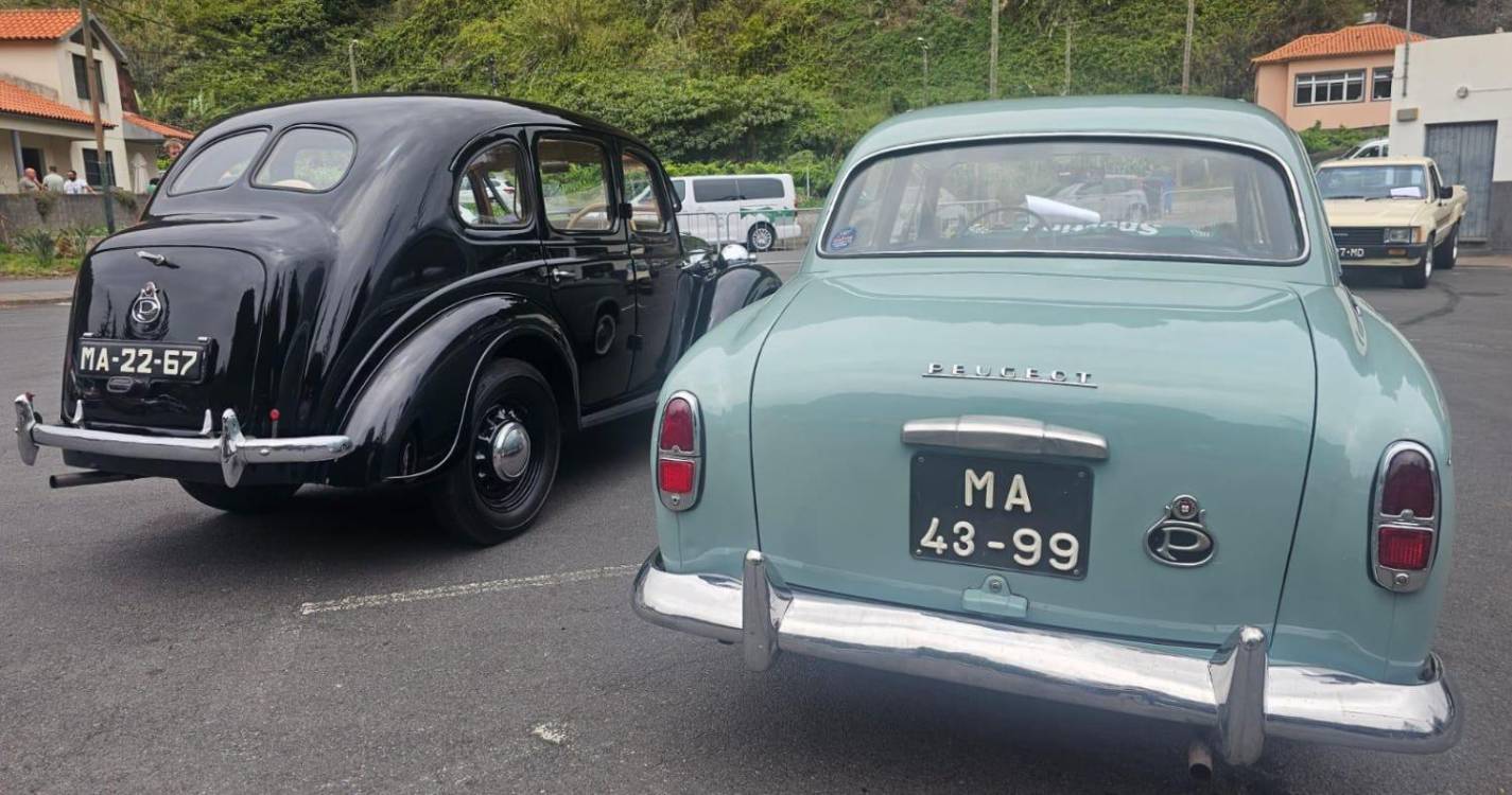 Carros Clássicos chamam a atenção no Faial (com fotos)