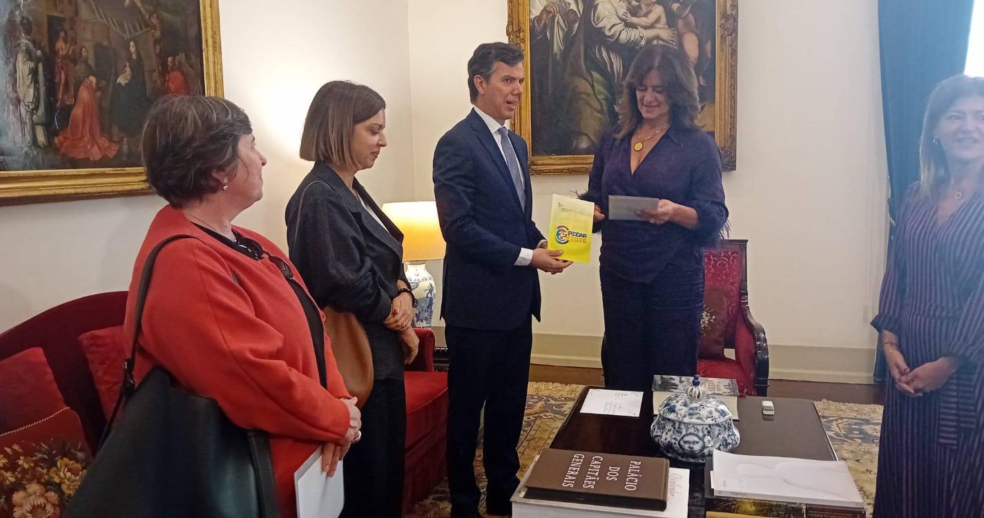 Propostas de Orçamento e PIDDAR entregues no Parlamento