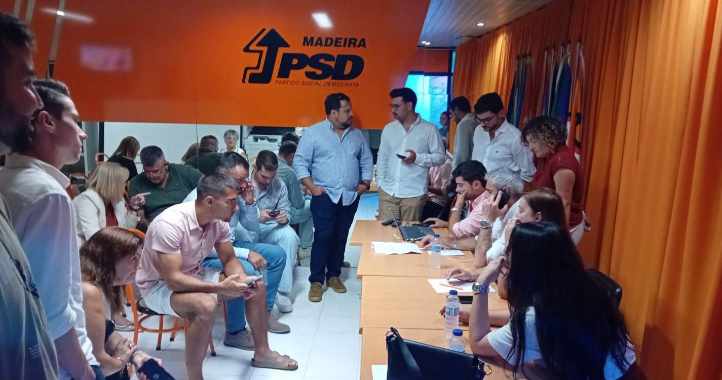 Três dezenas de militantes na sede do PSD na Ribeira Brava