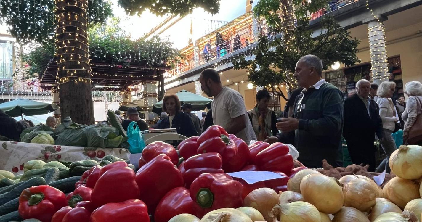 Veja as primeiras fotos do dia no Mercado dos Lavradores