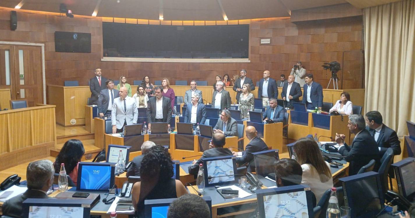 Conta aprovada com votos contra de JPP e PS e abstenção de Chega