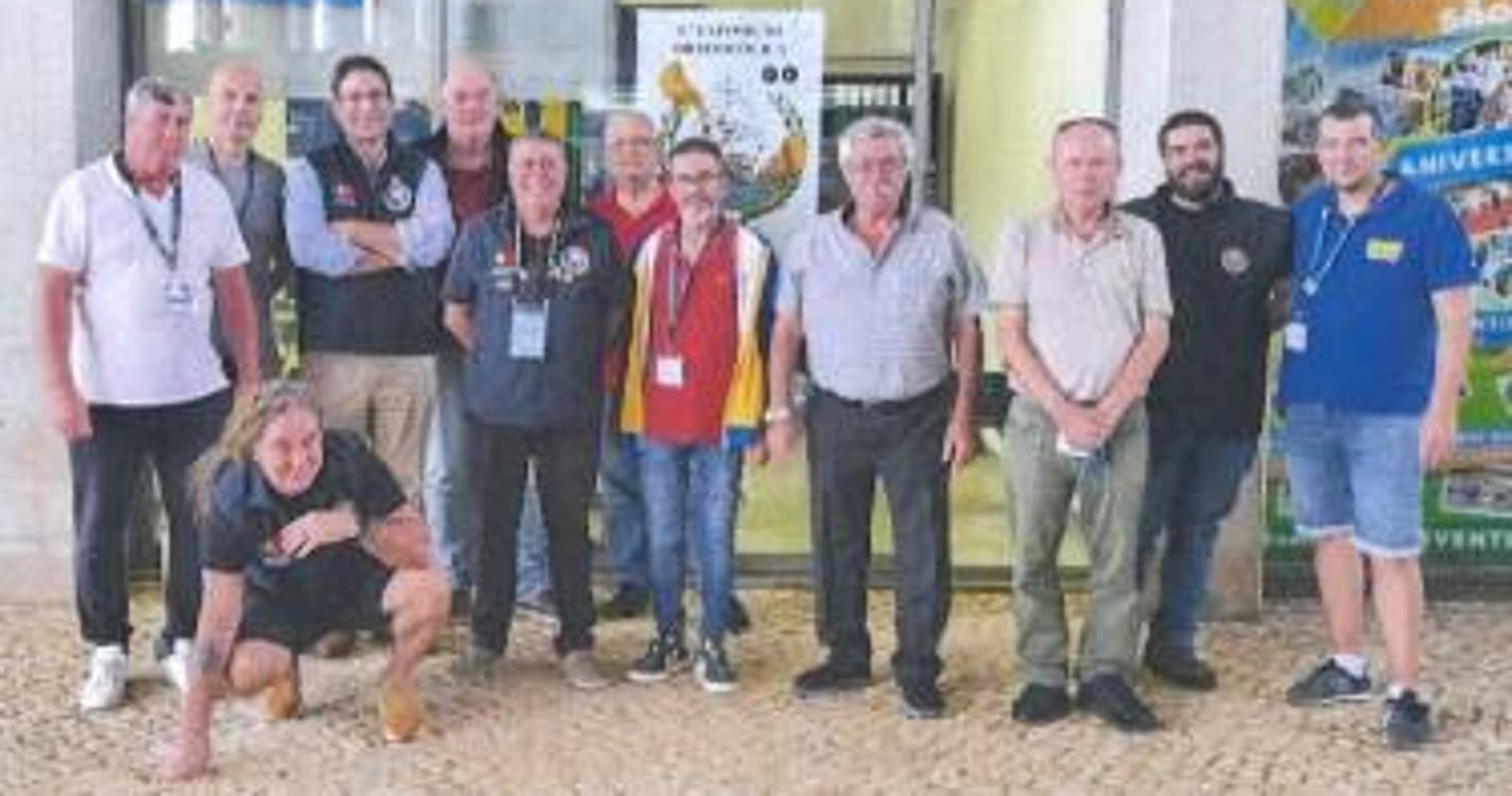 Julgamento do 1.º Campeonato de Ornitologia Regional em curso