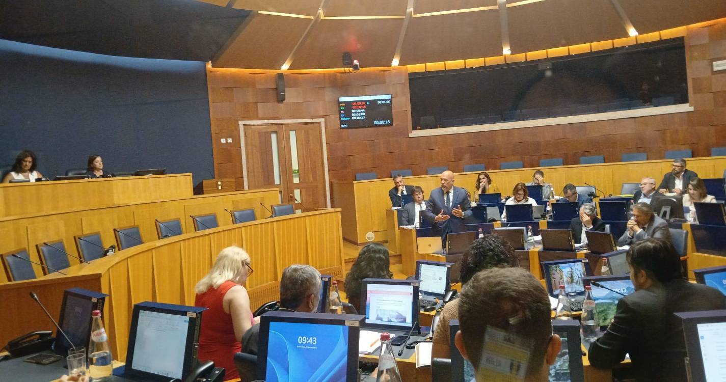 Pesar pelo falecimento de D. Teodoro de Faria