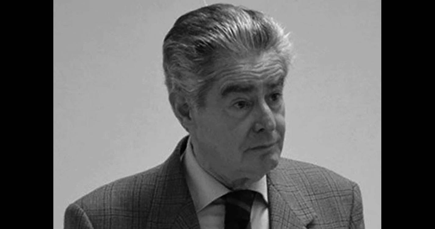 Câmara de Faro decreta luto municipal de dois dias pela morte de José Vitorino