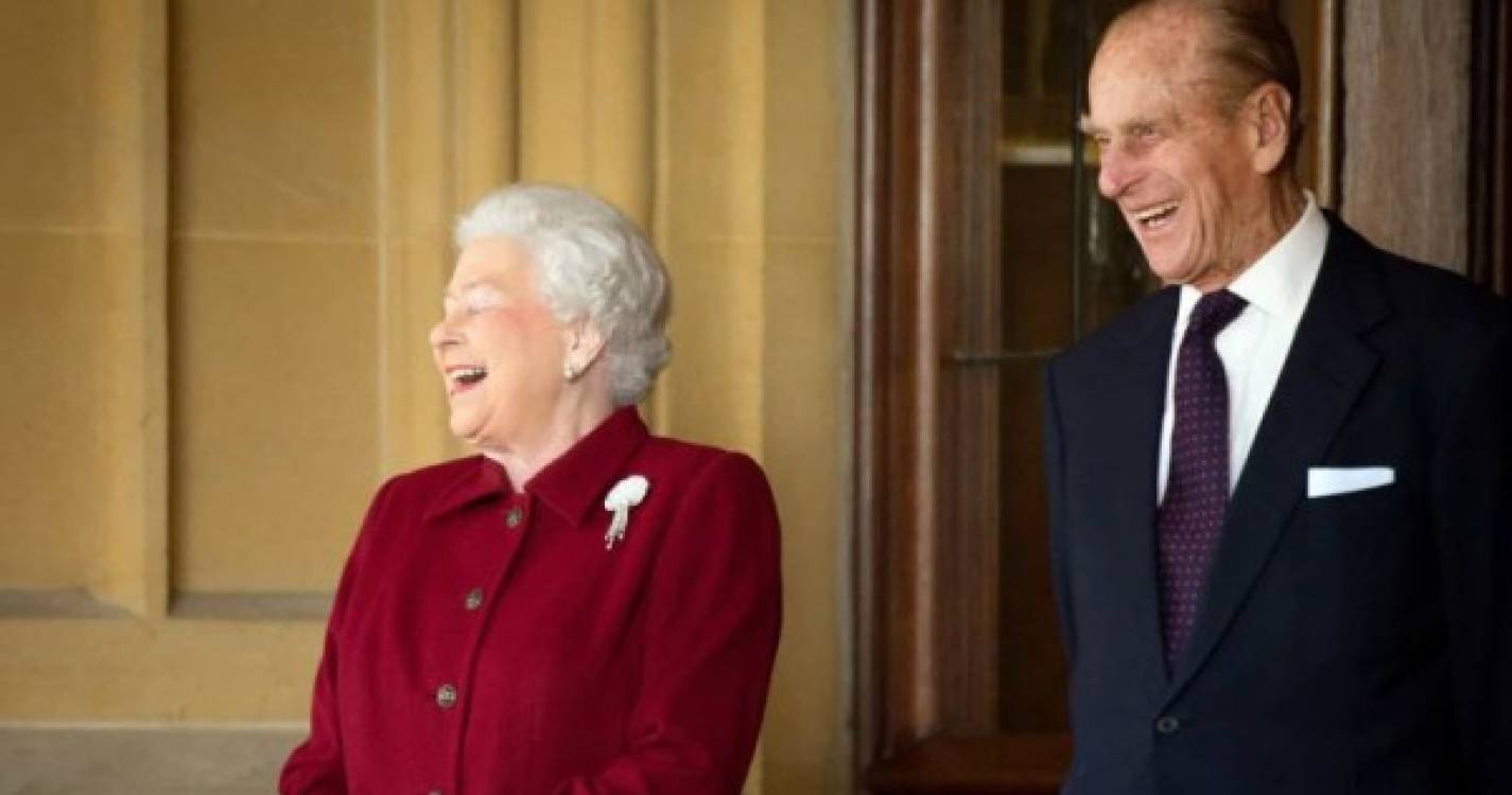 Marido de Isabel II faria hoje 100 anos e ela decidiu homenageá-lo