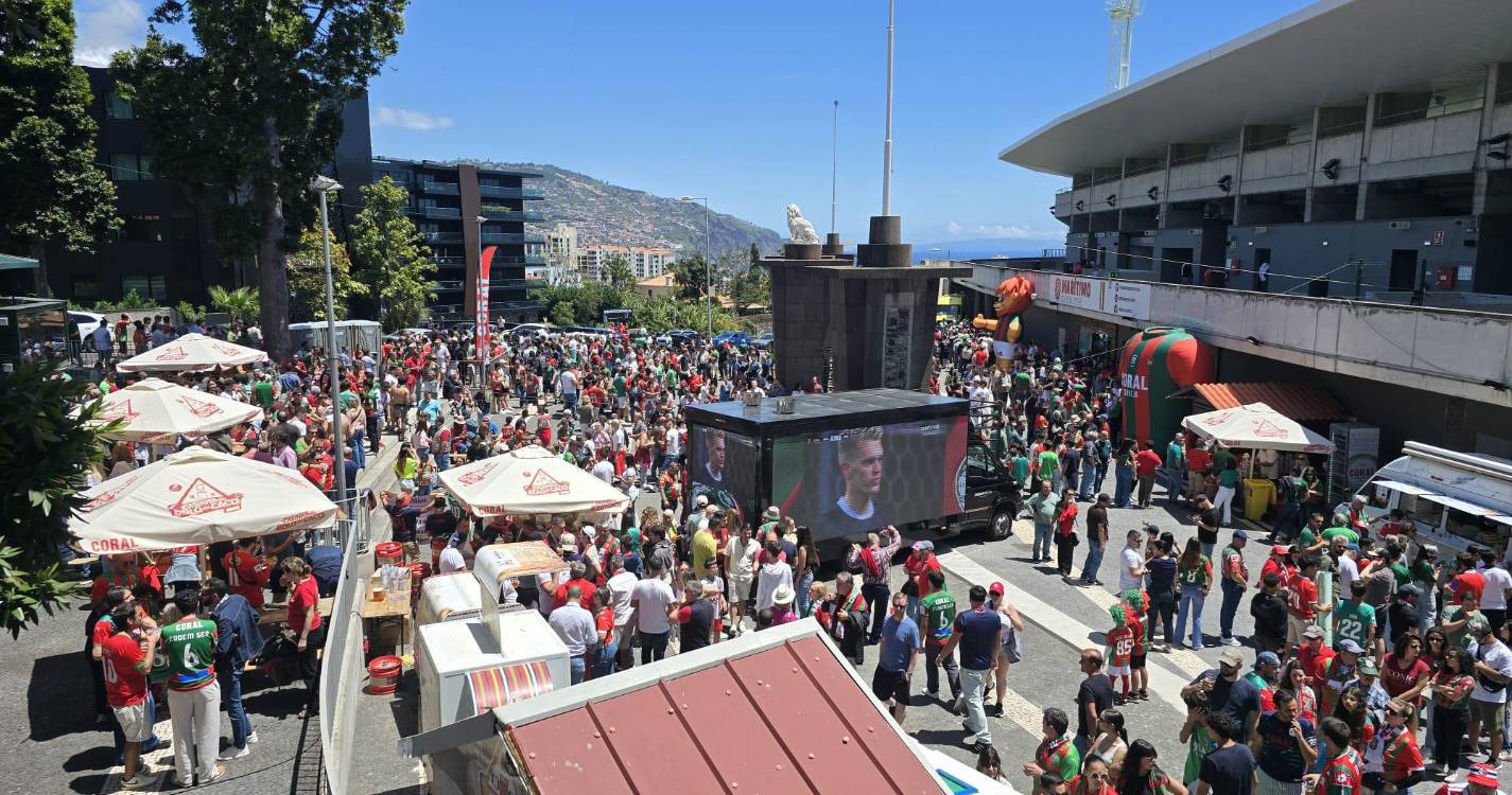 Veja como está o ambiente à porta do Estádio do Marítimo (com vídeo)