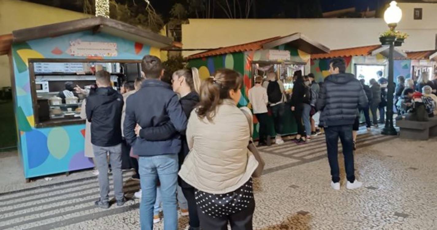 Milhares de pessoas na baixa do Funchal (com fotos)