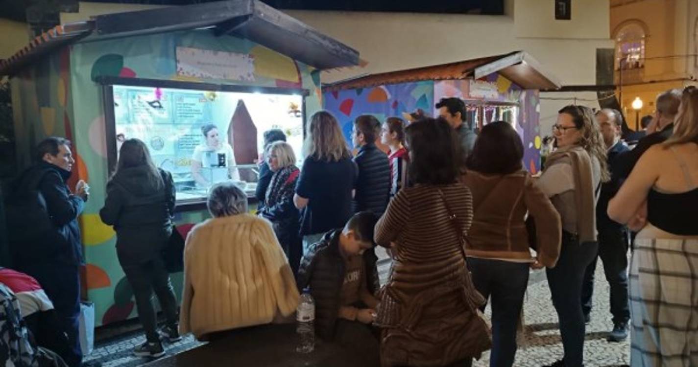 Milhares de pessoas na baixa do Funchal (com fotos)