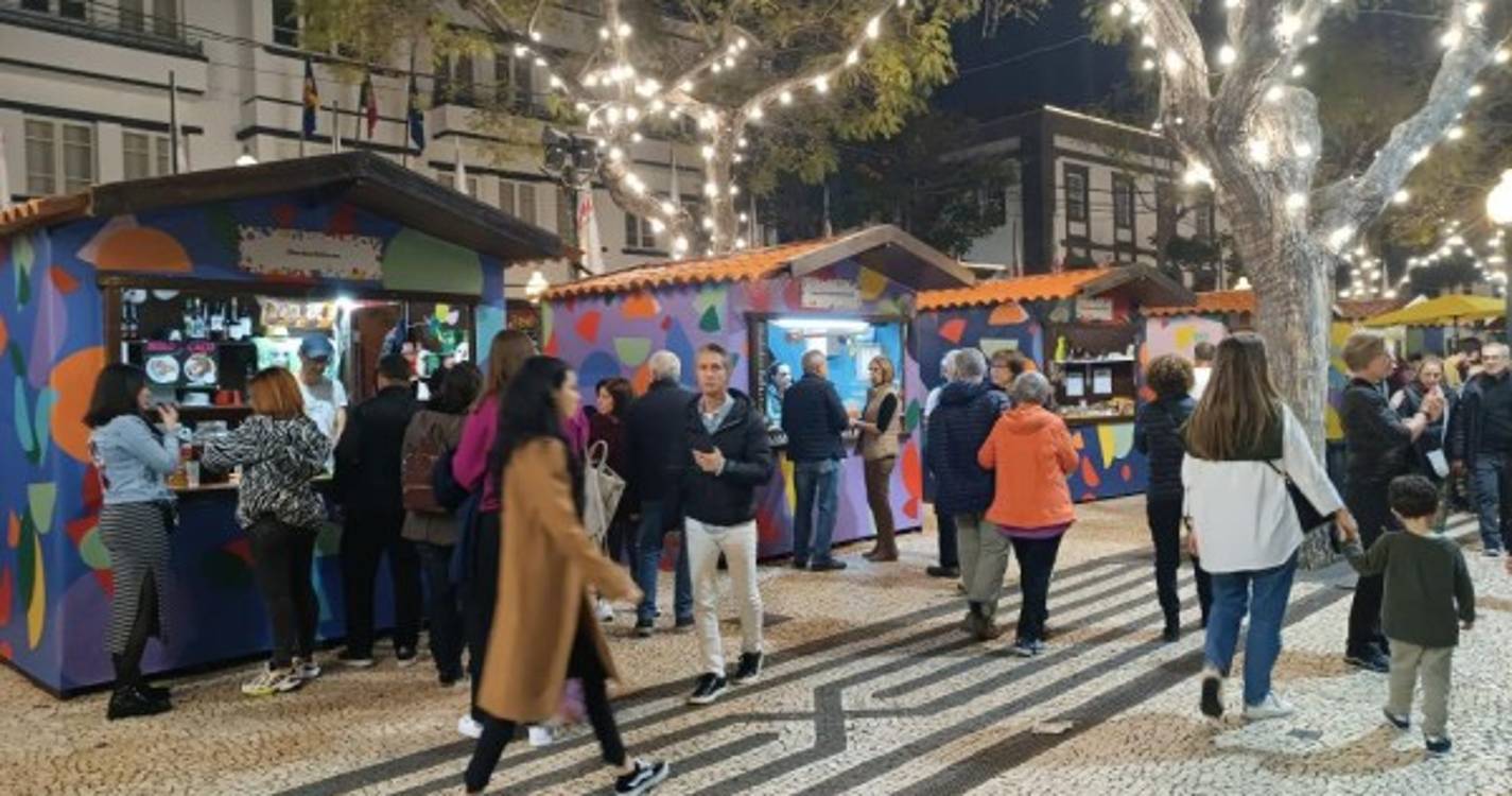 Milhares de pessoas na baixa do Funchal (com fotos)