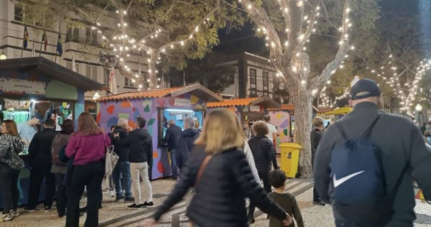 Milhares de pessoas na baixa do Funchal (com fotos)