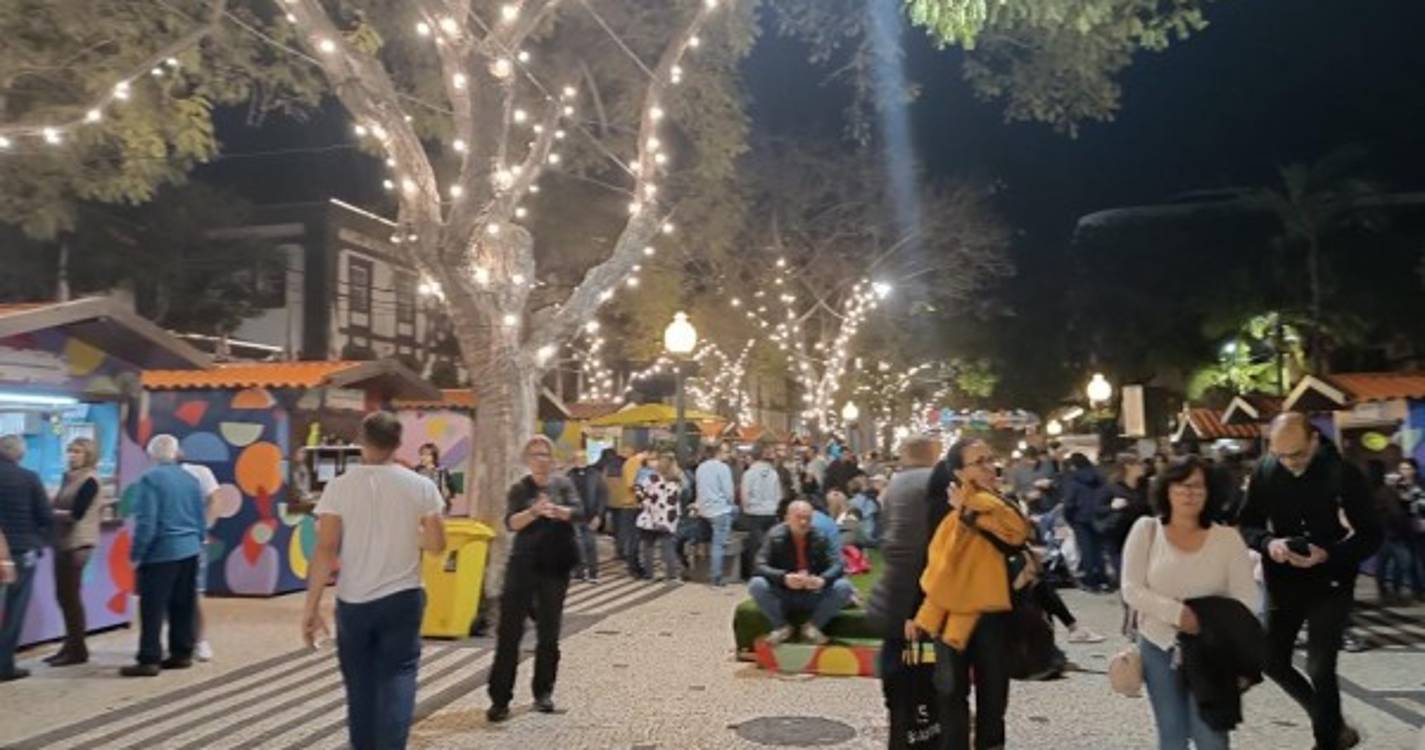 Milhares de pessoas na baixa do Funchal (com fotos)