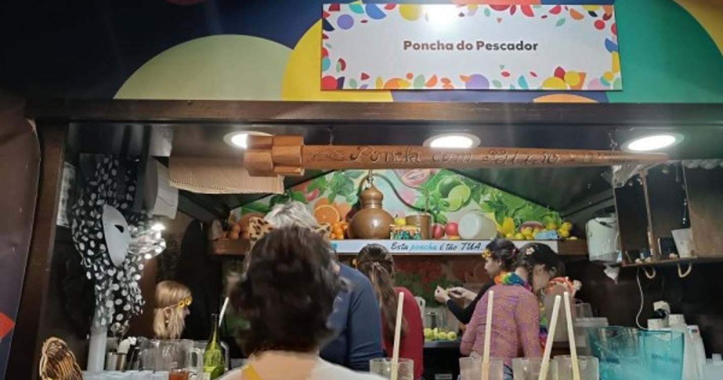 Milhares de pessoas na baixa do Funchal (com fotos)