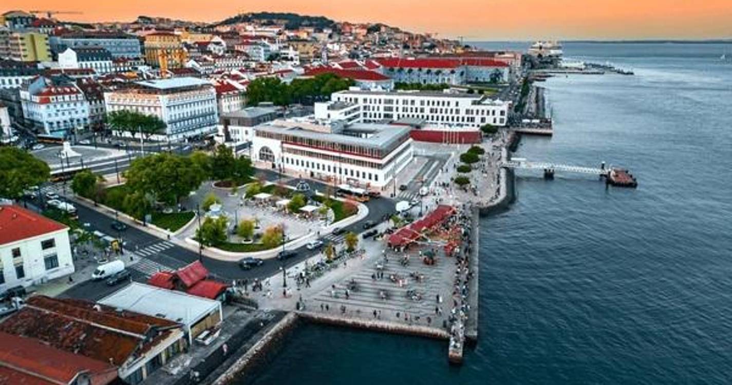 Homem baleado em Lisboa junto à estação do Cais do Sodré após desentendimento