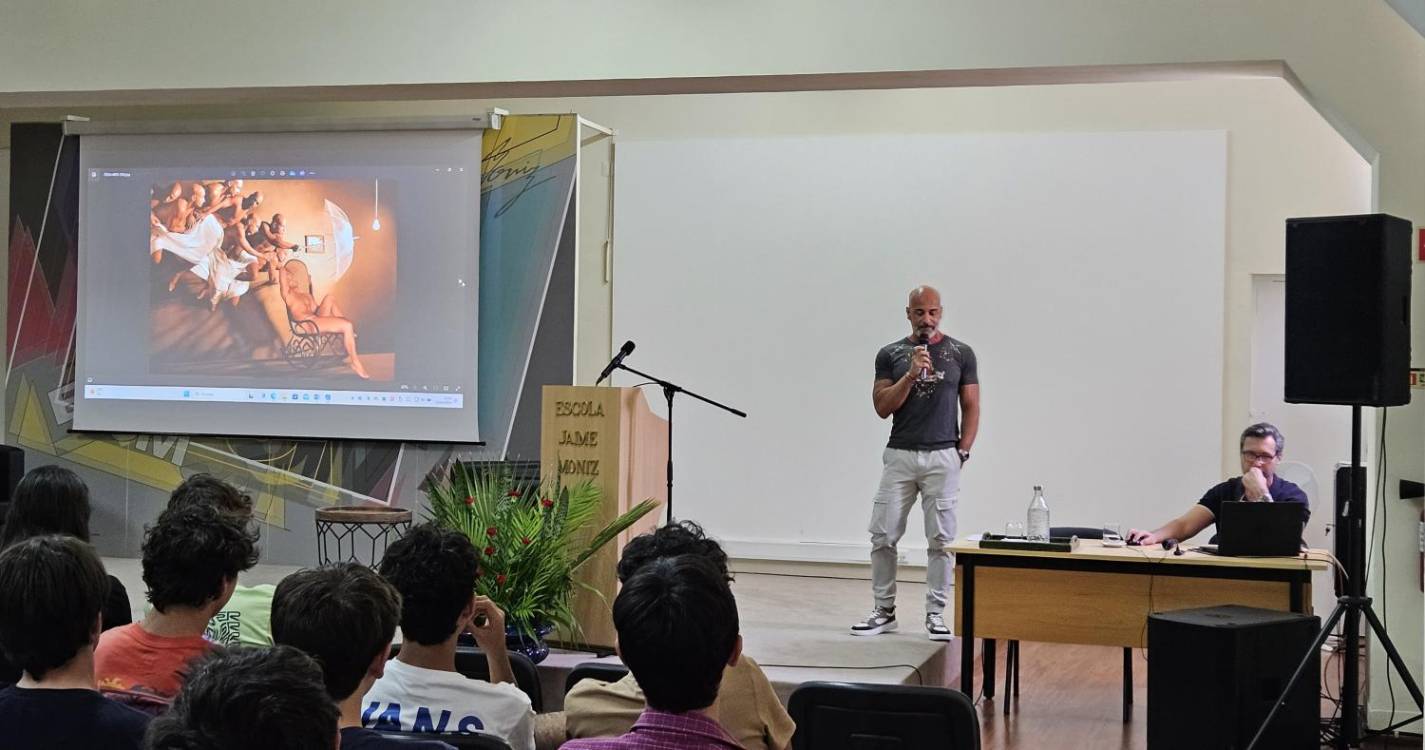 Dupla ‘DDiarte’ realiza workshop na Escola Secundária Jaime Moniz