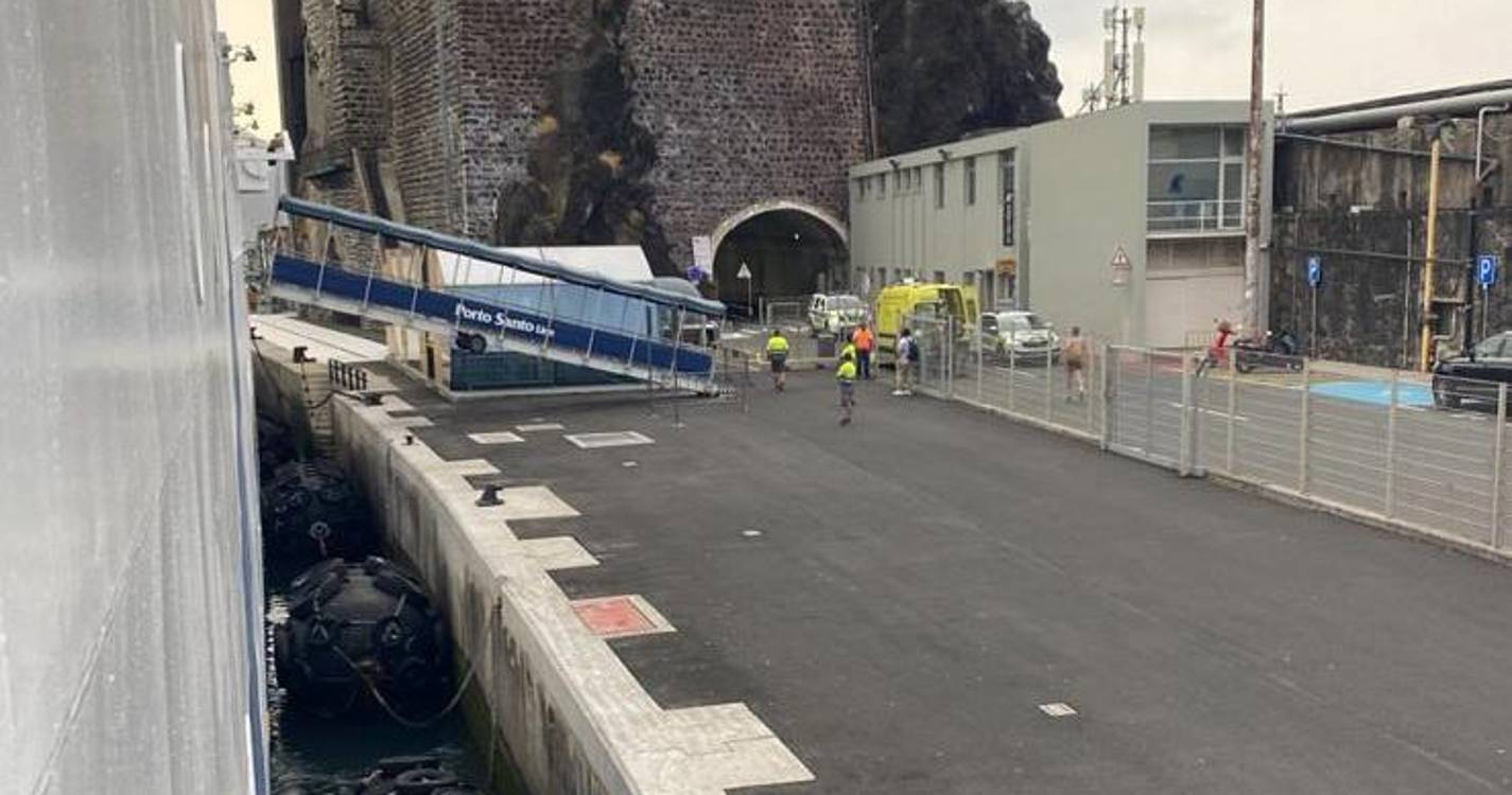 Passageiro de 71 anos sente-se mal e atrasa partida do Lobo Marinho