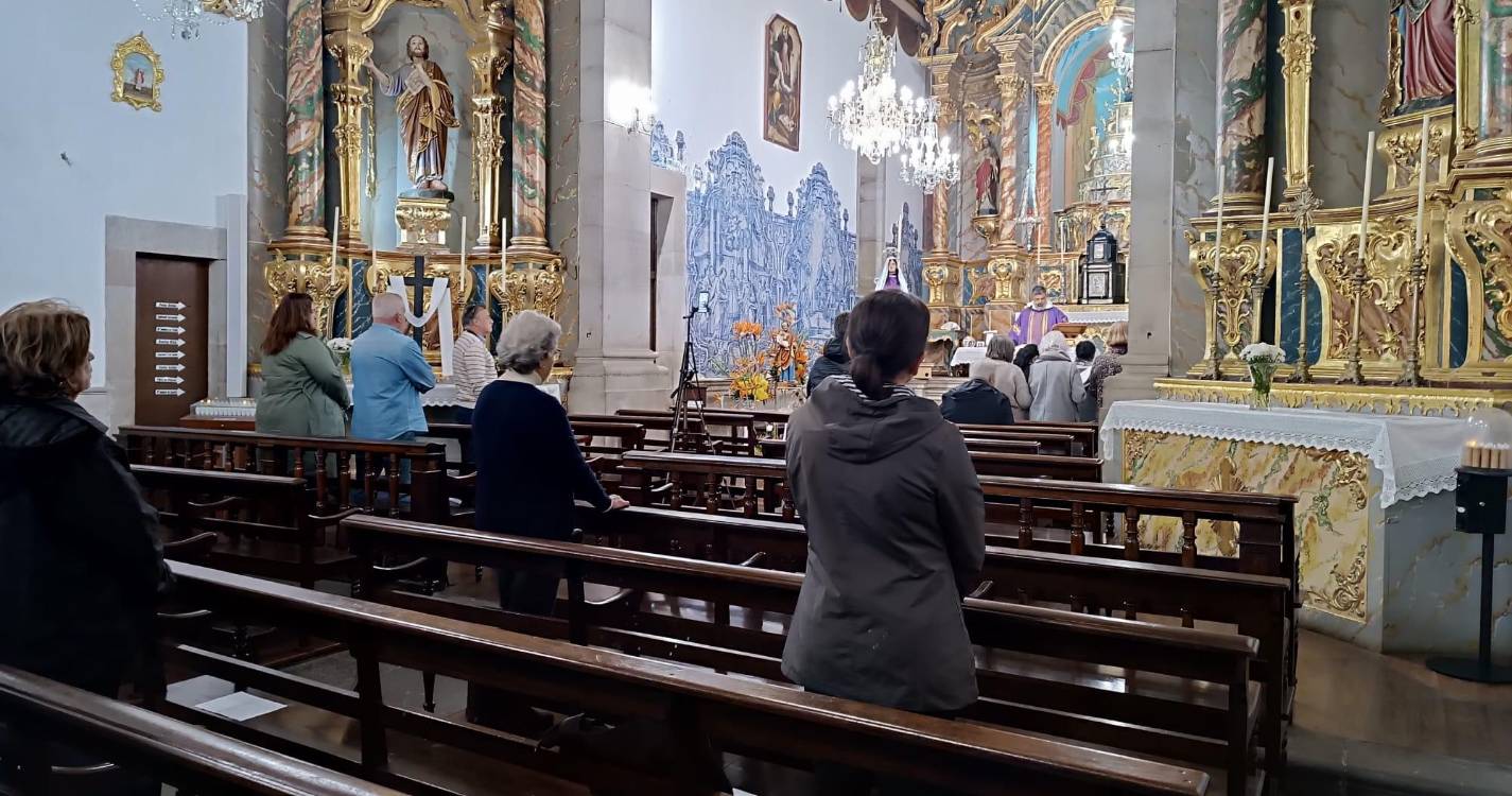 Alunos, amigos e paroquianos solidários com o padre Manuel Ornelas